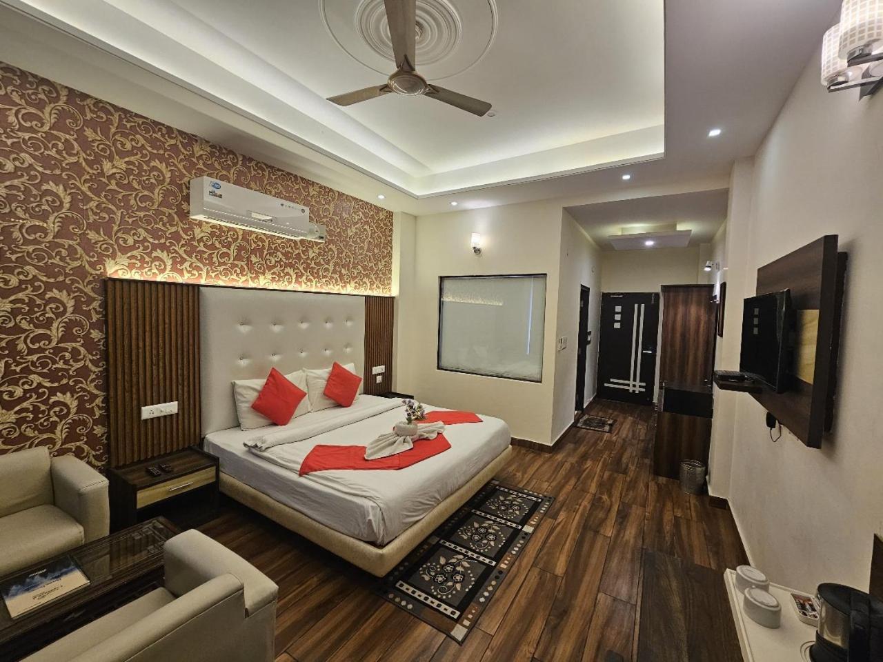Hotel Kasauli View !! Balcony Rooms ! Terrace ! Restaurant ! Main Highway ! Garden !! Exterior foto